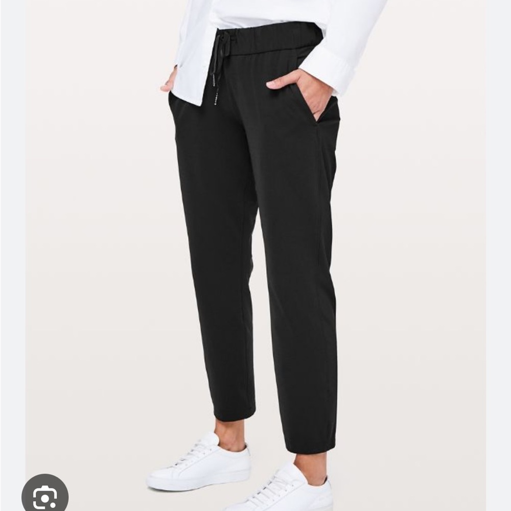 Lululemon On The Fly Black Pants Mid-Rise Pant 7/8 Length